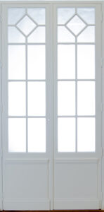 grön enkel fönsterdörr med specialspröjs