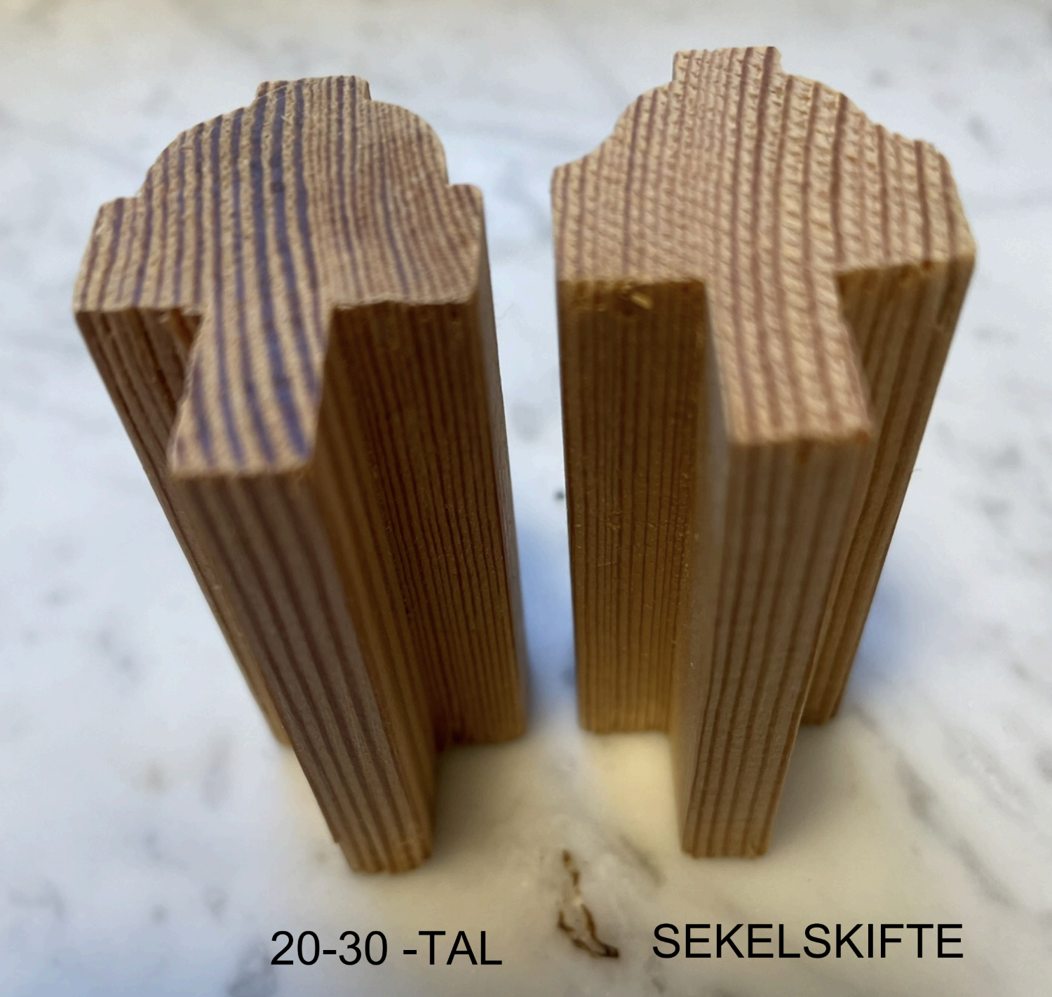 Tidstypiska spröjsprofiler från sekelskiftet och 20-30-talet.